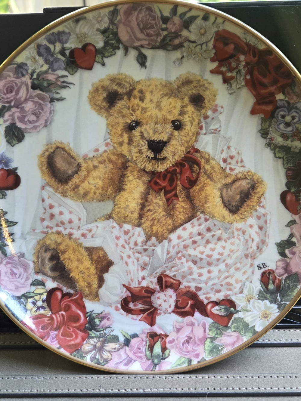 Franklin Mint White Porcelain 'A Valentine for Teddy' Collector Plate